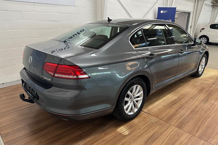 Grå VW Passat fra 2017