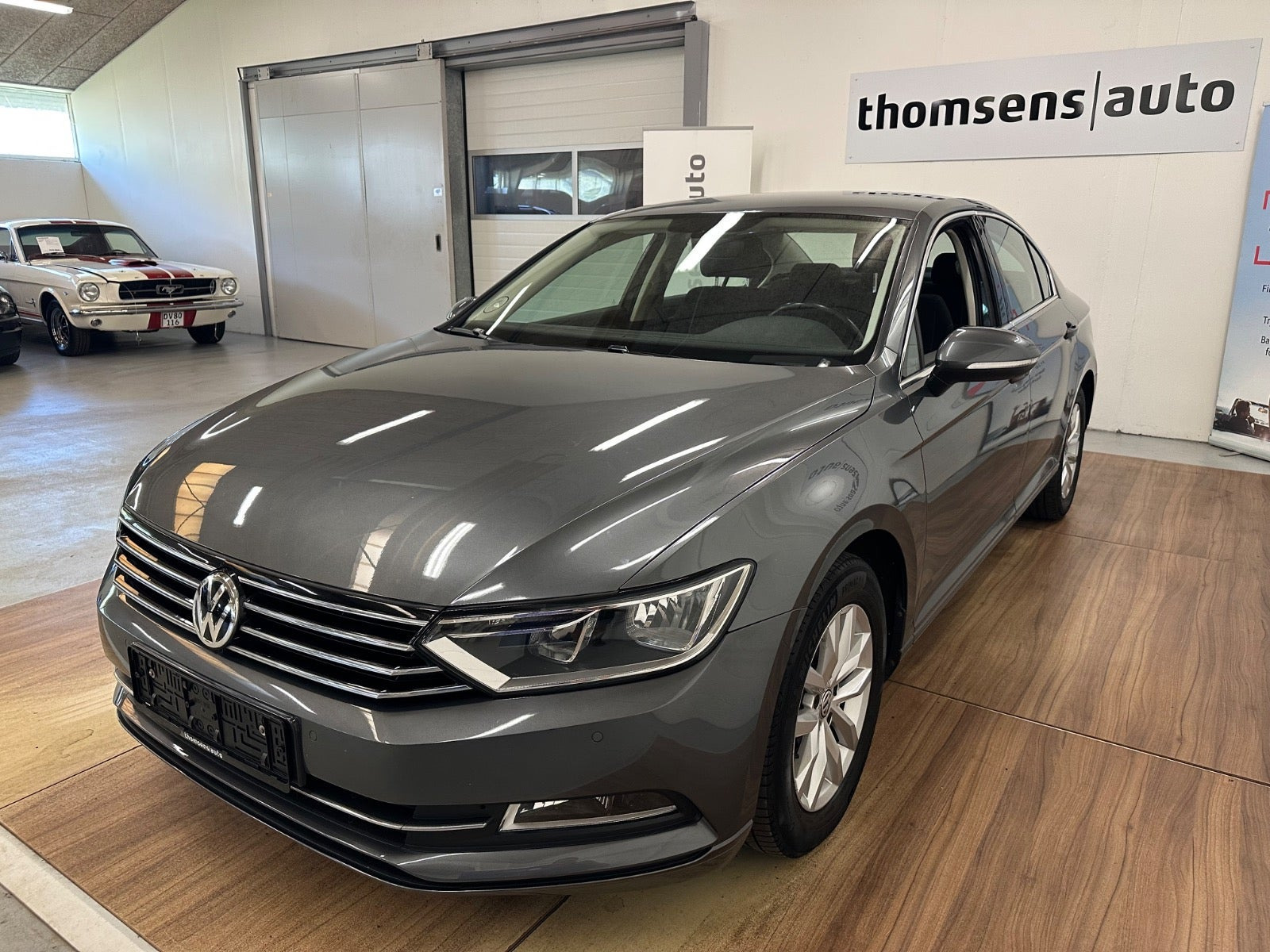 Grå VW Passat fra 2017