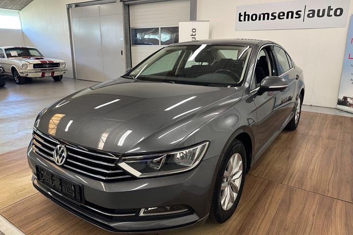 Grå VW Passat fra 2017