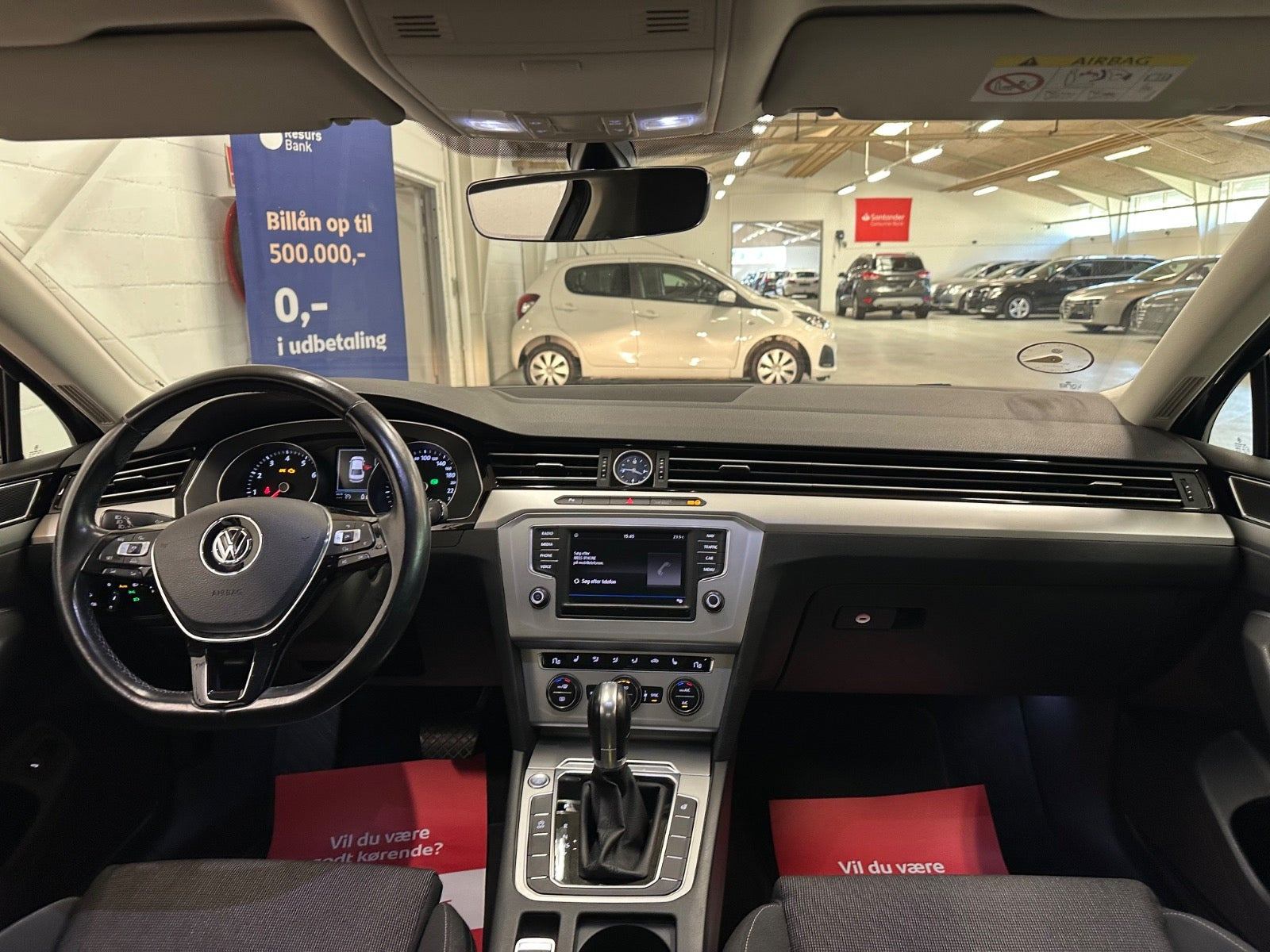 Grå VW Passat fra 2017