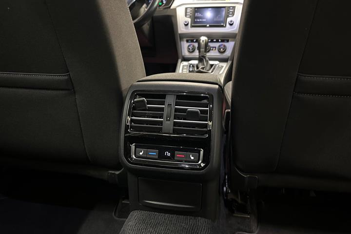 Grå VW Passat fra 2017