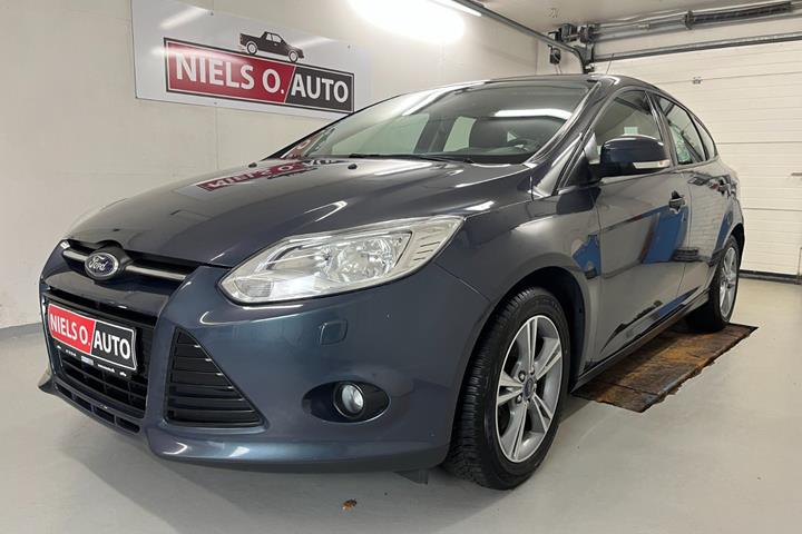 Blå Ford Focus fra 2014