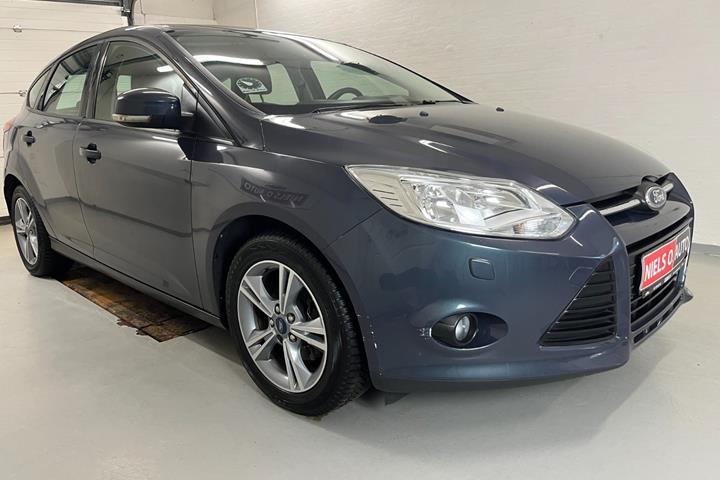 Blå Ford Focus fra 2014