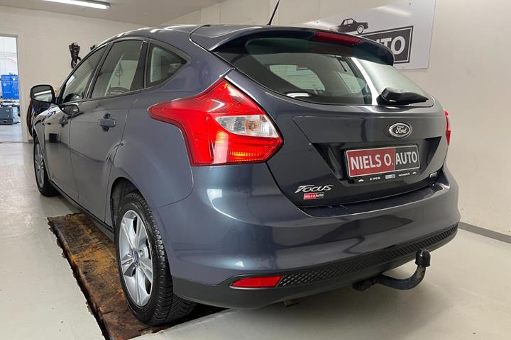 Blå Ford Focus fra 2014