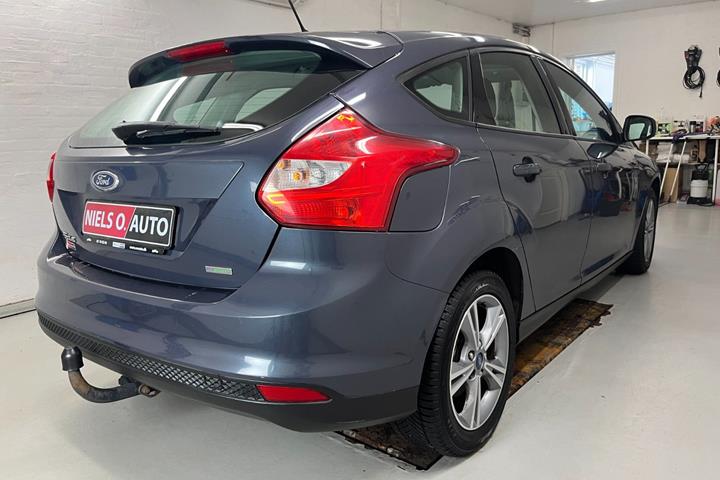 Blå Ford Focus fra 2014