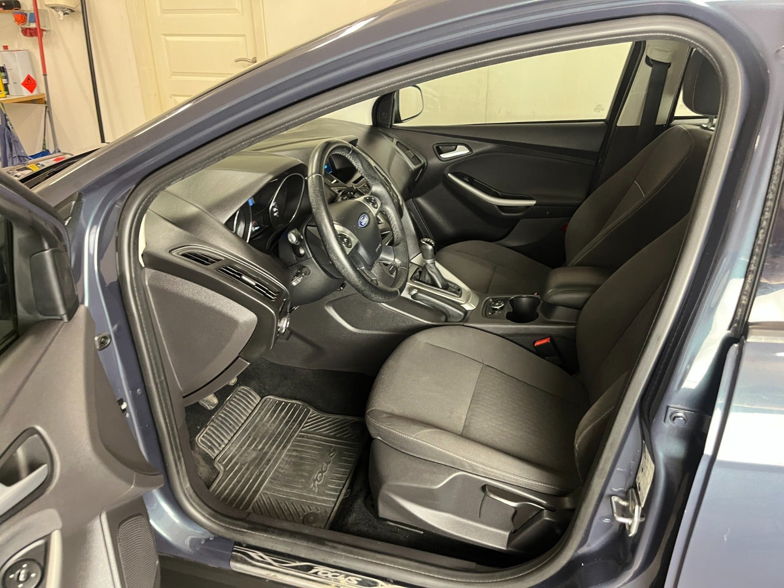 Blå Ford Focus fra 2014
