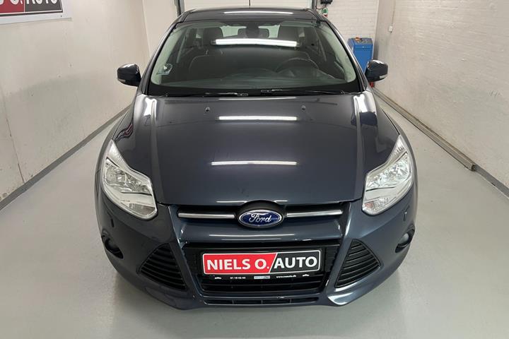 Blå Ford Focus fra 2014