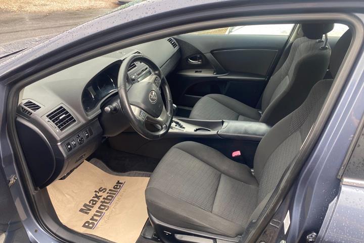 undefined Toyota Avensis fra 2009
