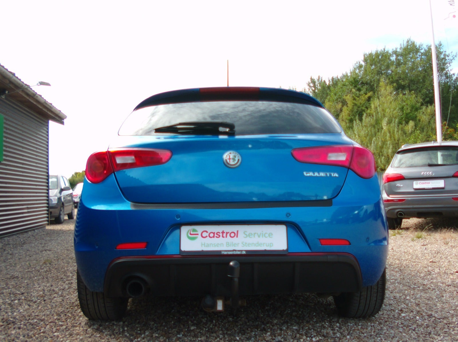 Blå Alfa Romeo Giulietta fra 2016