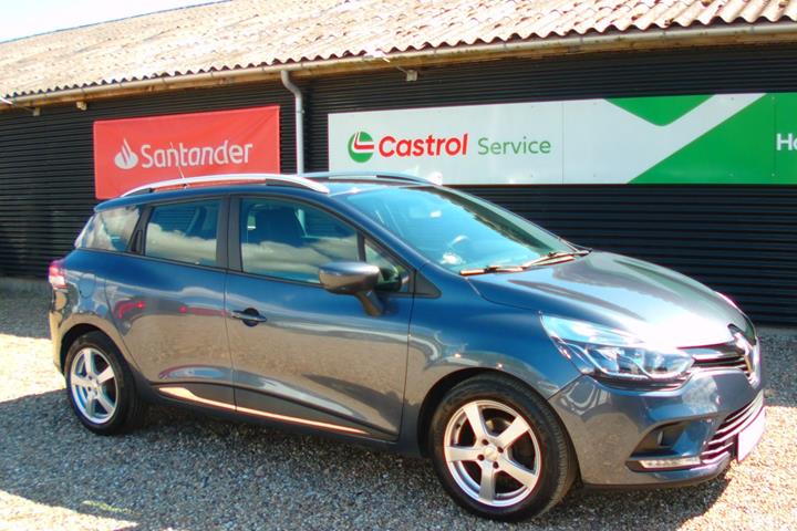 Grå Renault Clio IV fra 2017