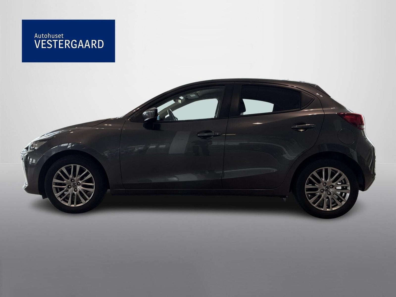 Grå Mazda 2 fra 2022