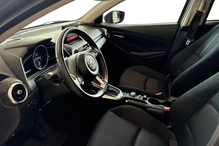 Grå Mazda 2 fra 2022
