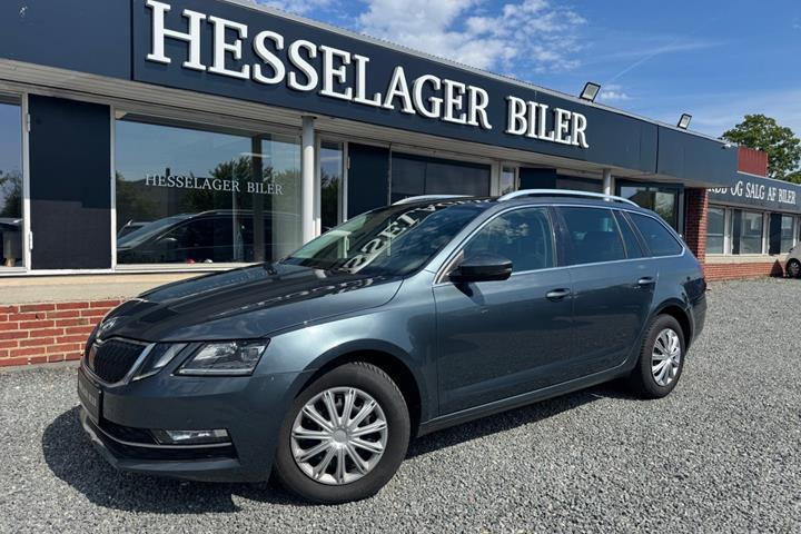 Grå Skoda Octavia fra 2019 set udefra