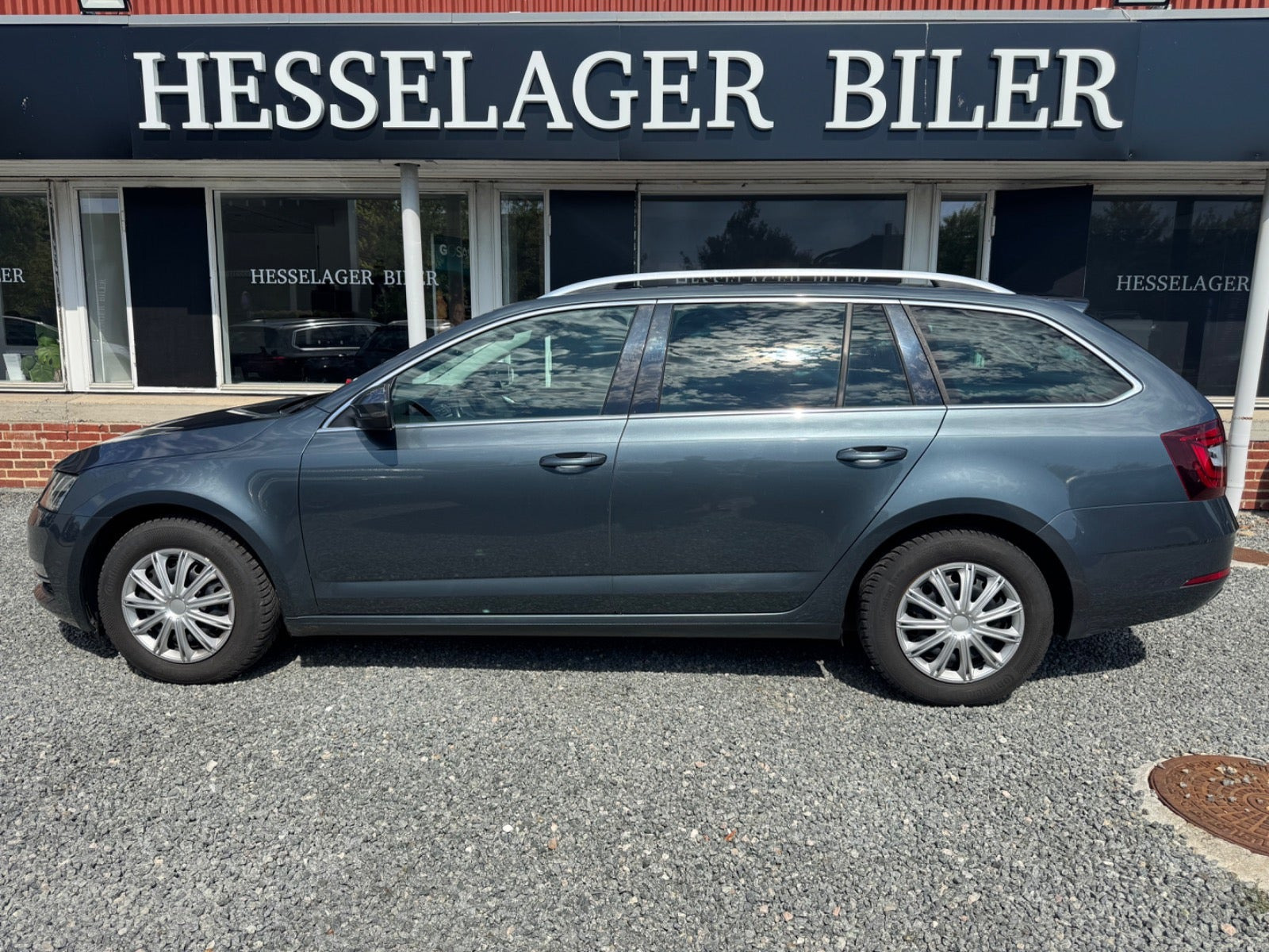 Grå Skoda Octavia fra 2019