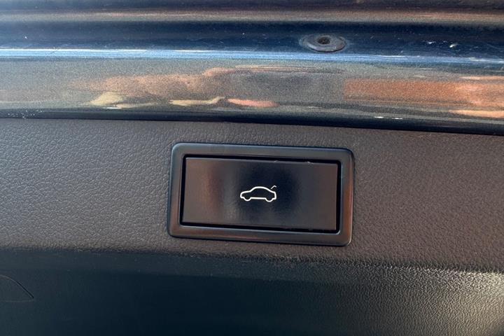 Grå Skoda Octavia fra 2019