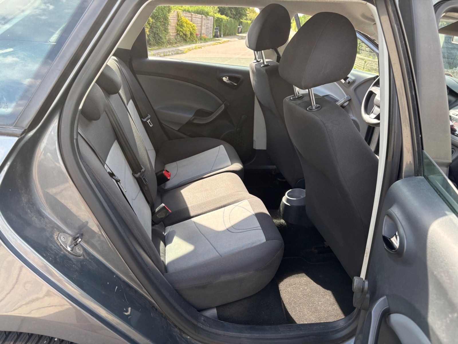 Grå Seat Ibiza fra 2013