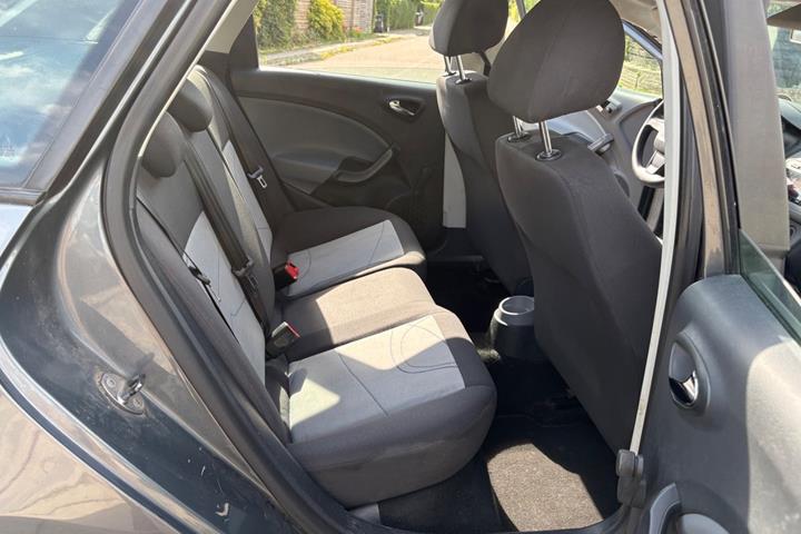 Grå Seat Ibiza fra 2013