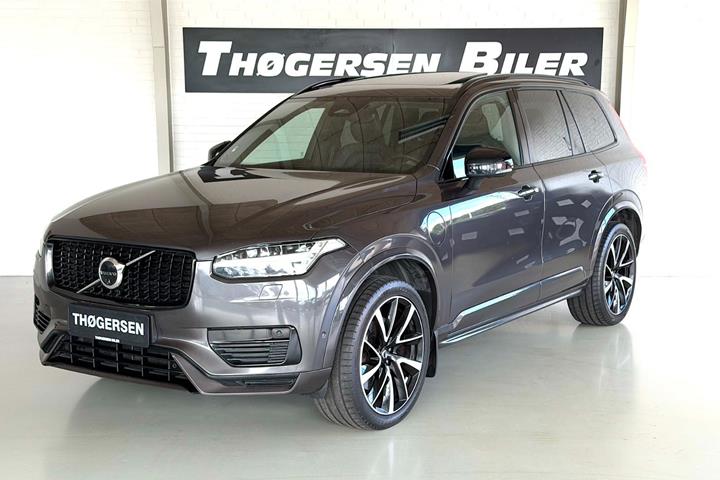 Grå Volvo XC90 fra 2023 set udefra