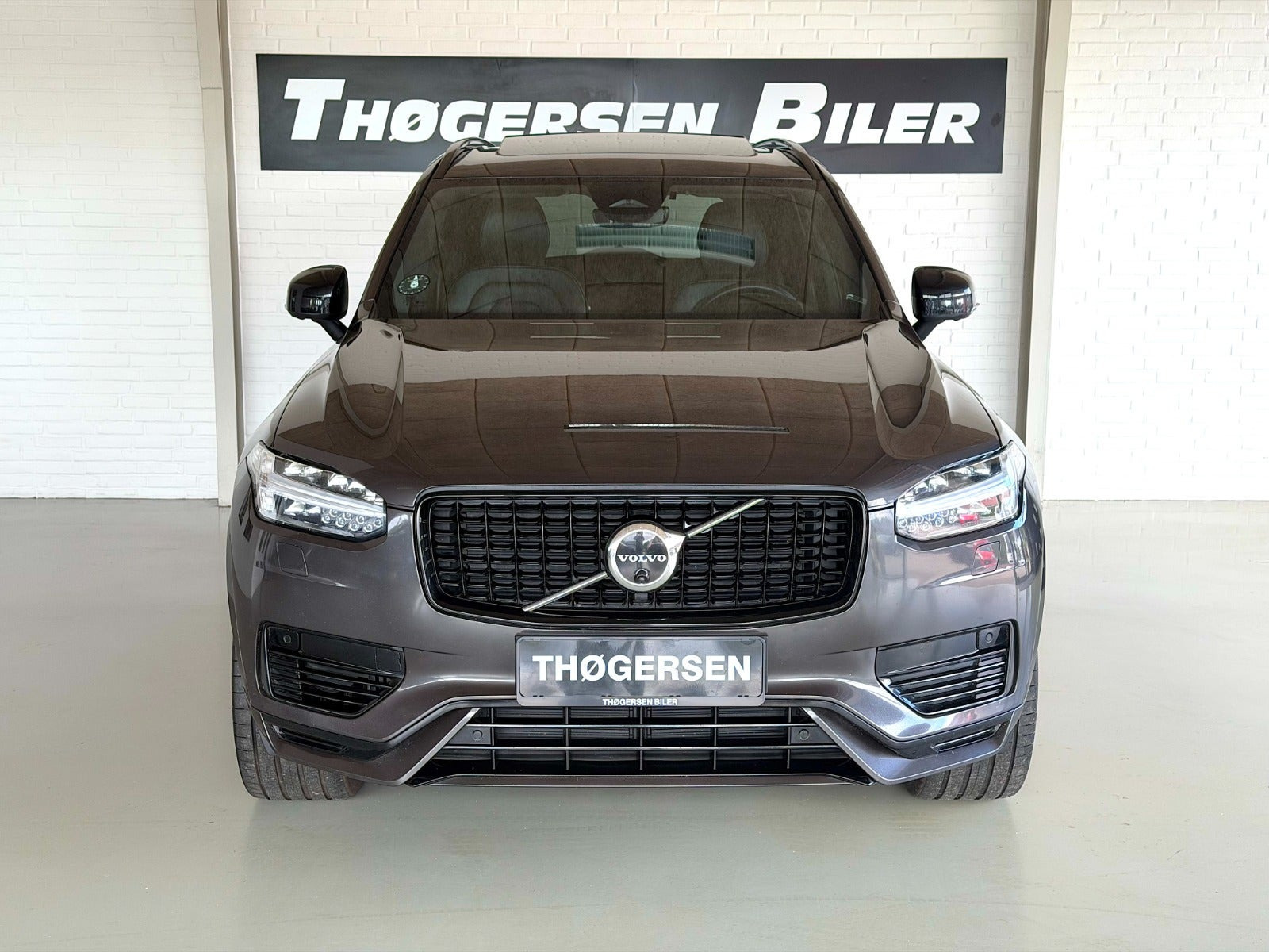 Grå Volvo XC90 fra 2023