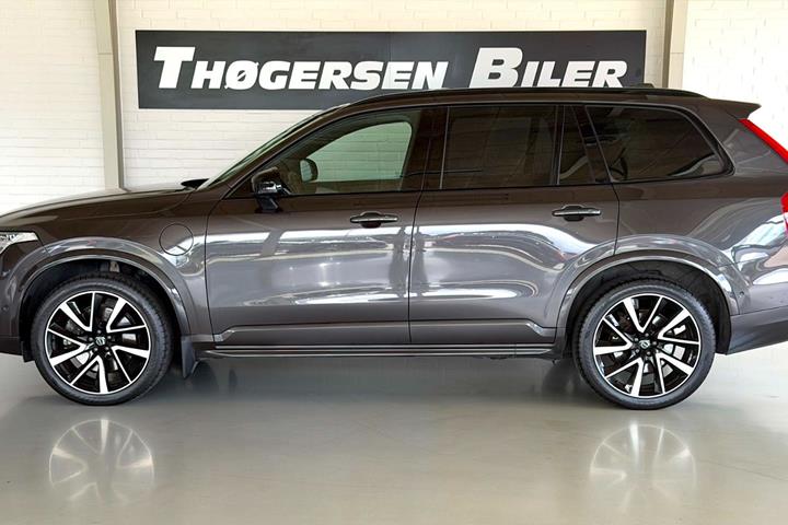 Grå Volvo XC90 fra 2023