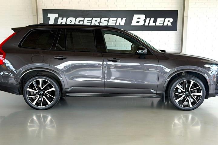 Grå Volvo XC90 fra 2023