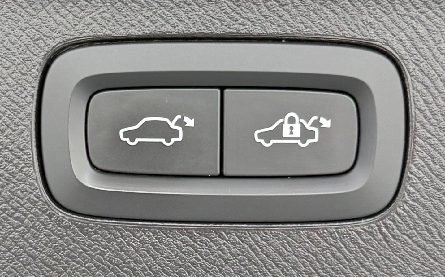 Grå Volvo XC90 fra 2023