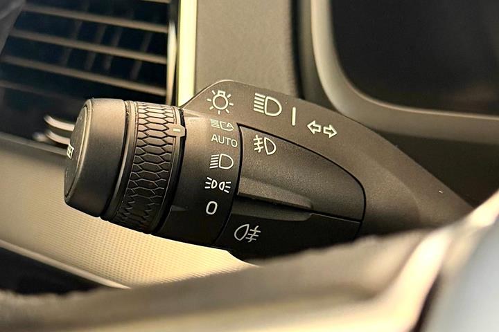 Grå Volvo XC90 fra 2023