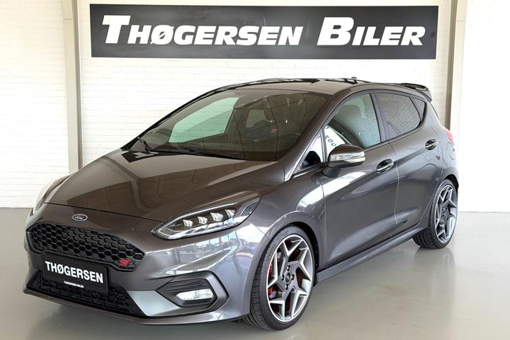 Grå Ford Fiesta fra 2018