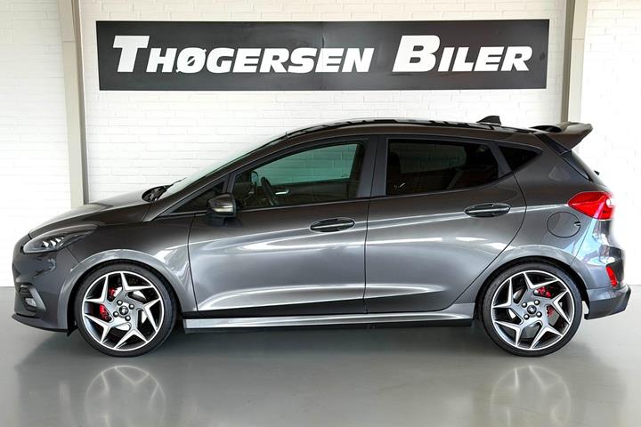 Grå Ford Fiesta fra 2018
