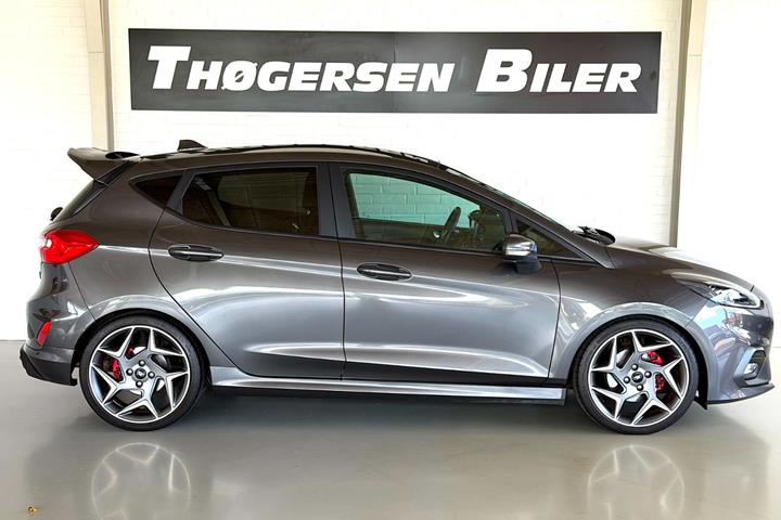 Grå Ford Fiesta fra 2018