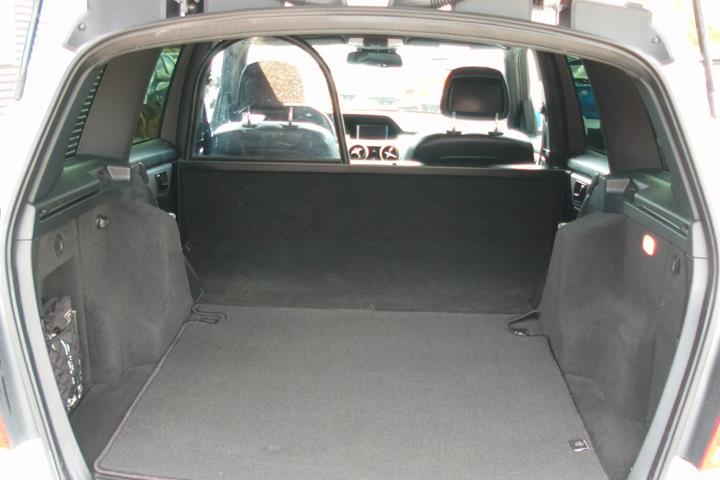 Sølv Mercedes GLK220 fra 2014