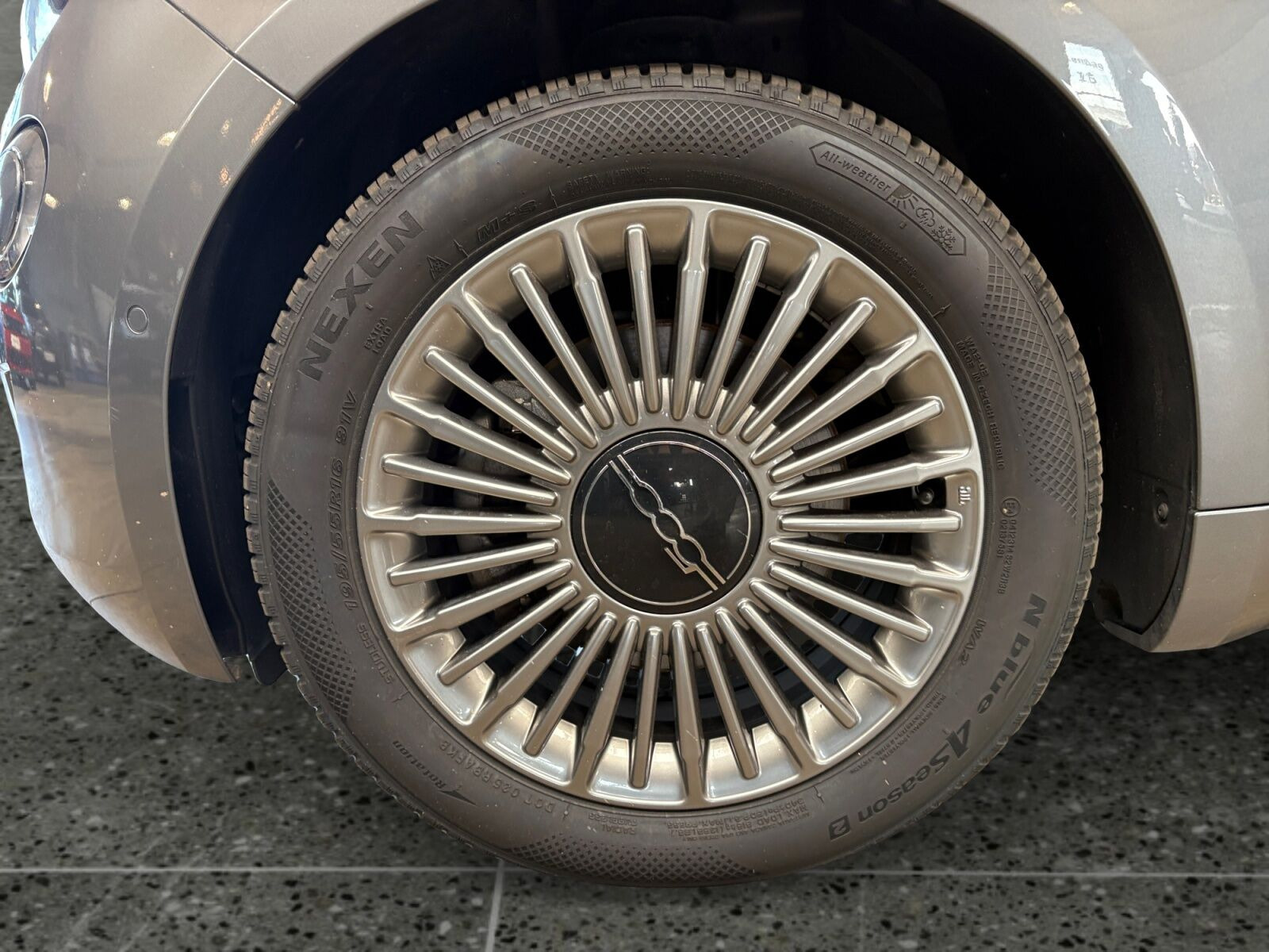 Sort Fiat 500e fra 2023