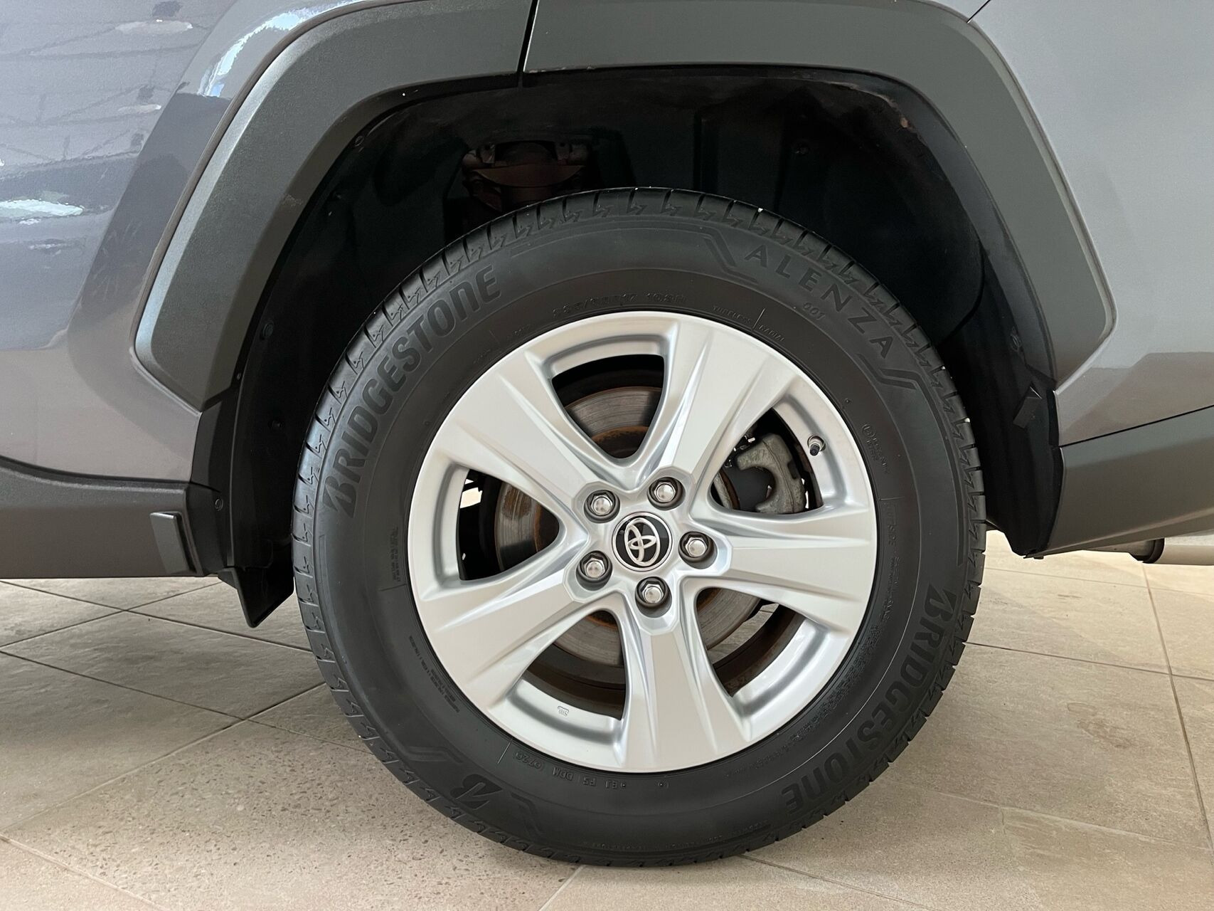 Sort Toyota RAV4 fra 2020