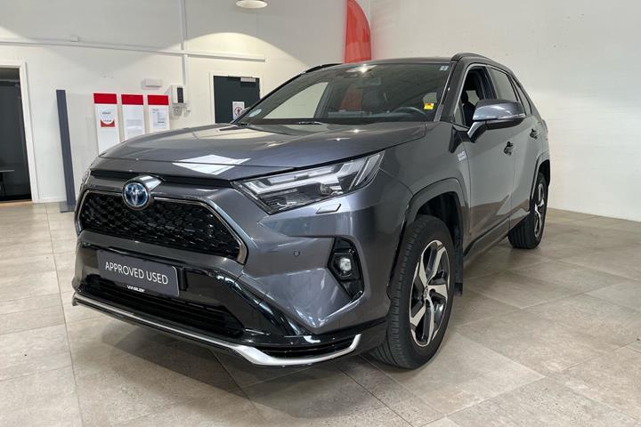 Grå Toyota RAV4 Plug-in fra 2022 set udefra