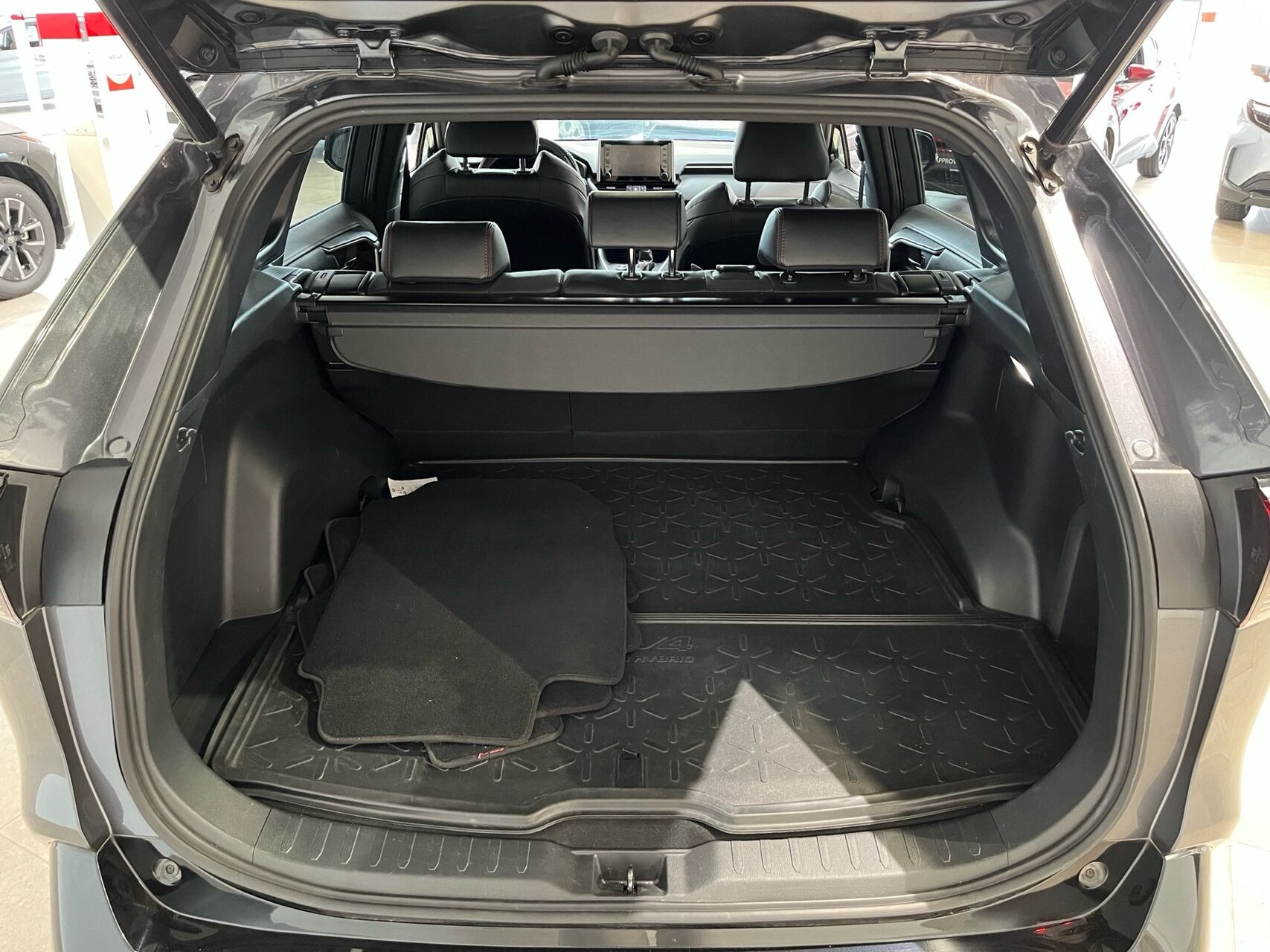 Grå Toyota RAV4 Plug-in fra 2022