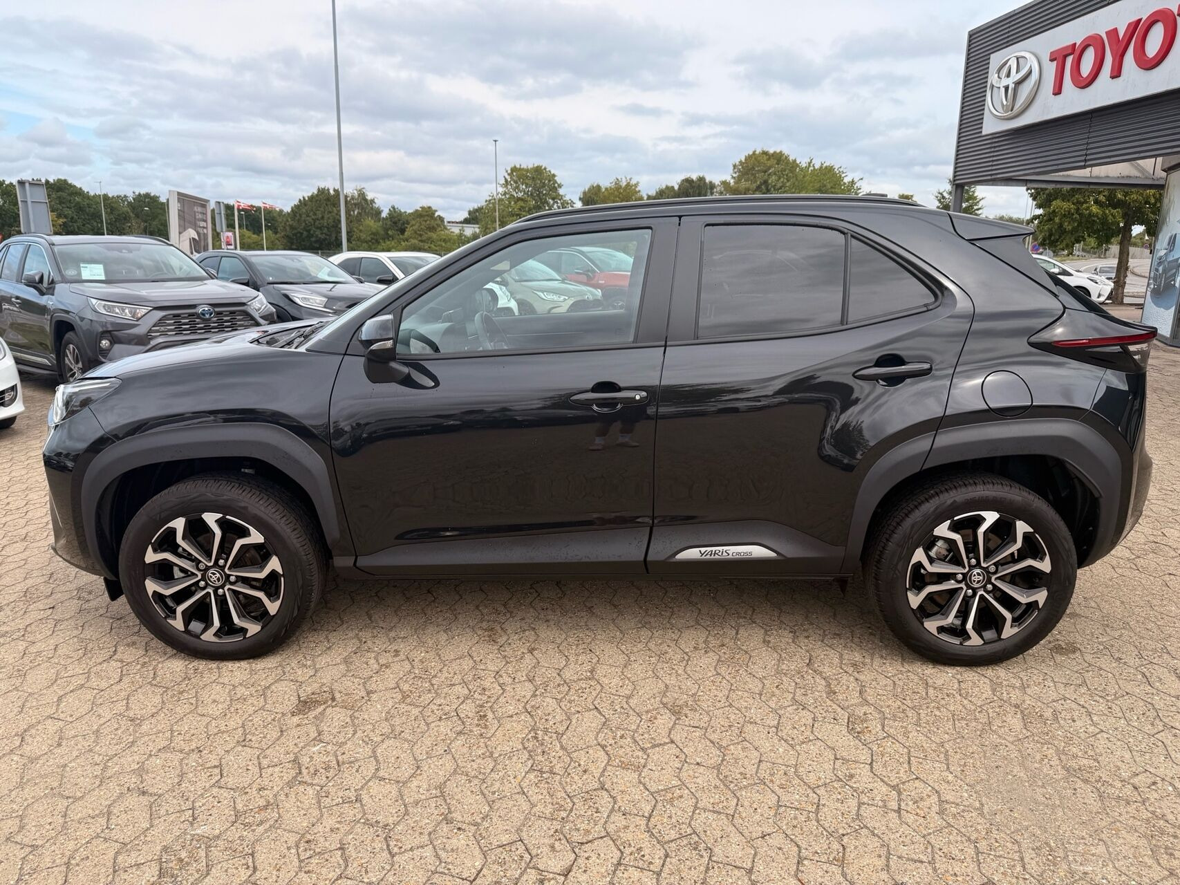 Sort Toyota Yaris Cross fra 2025