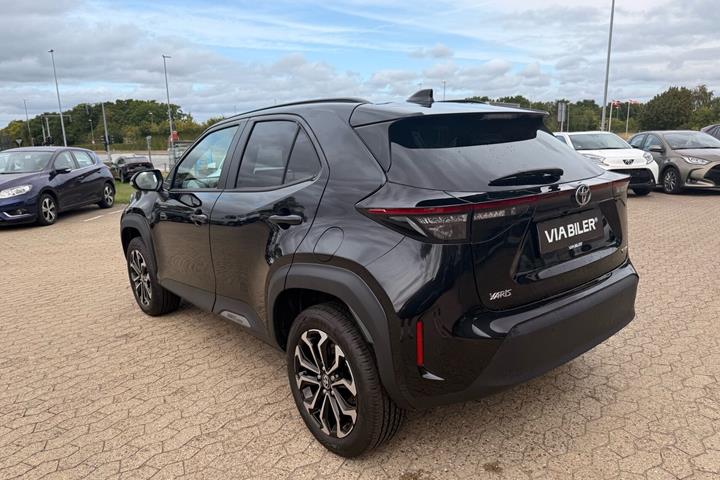 Sort Toyota Yaris Cross fra 2025