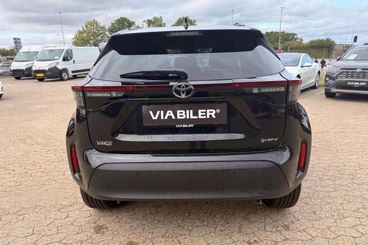 Sort Toyota Yaris Cross fra 2025