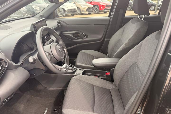 Sort Toyota Yaris Cross fra 2025