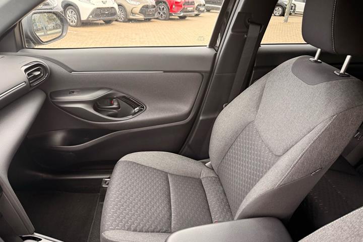 Sort Toyota Yaris Cross fra 2025