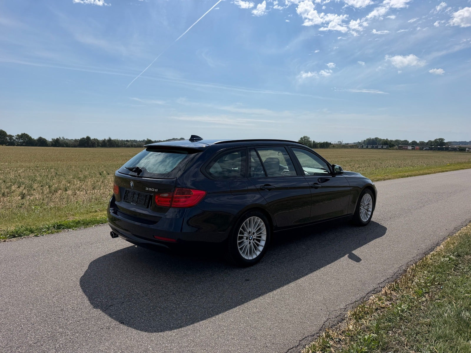 Blå BMW 330d fra 2013