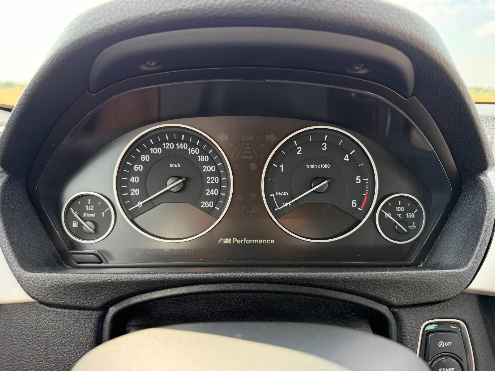 Blå BMW 330d fra 2013