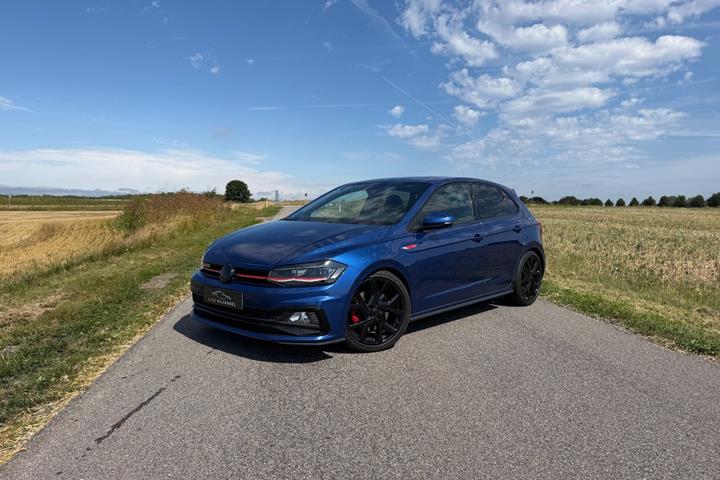 Blå VW Polo fra 2019