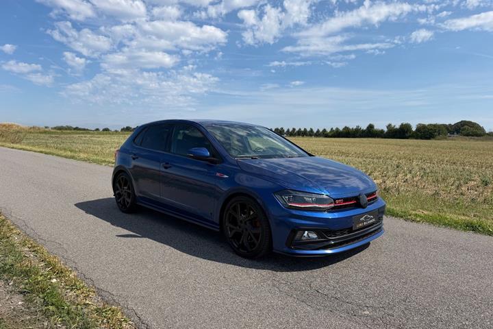 Blå VW Polo fra 2019