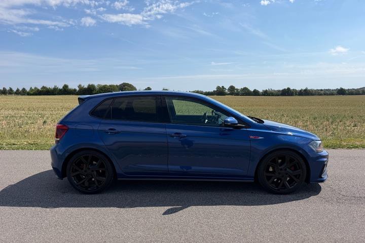 Blå VW Polo fra 2019