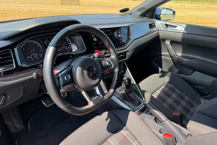 Blå VW Polo fra 2019
