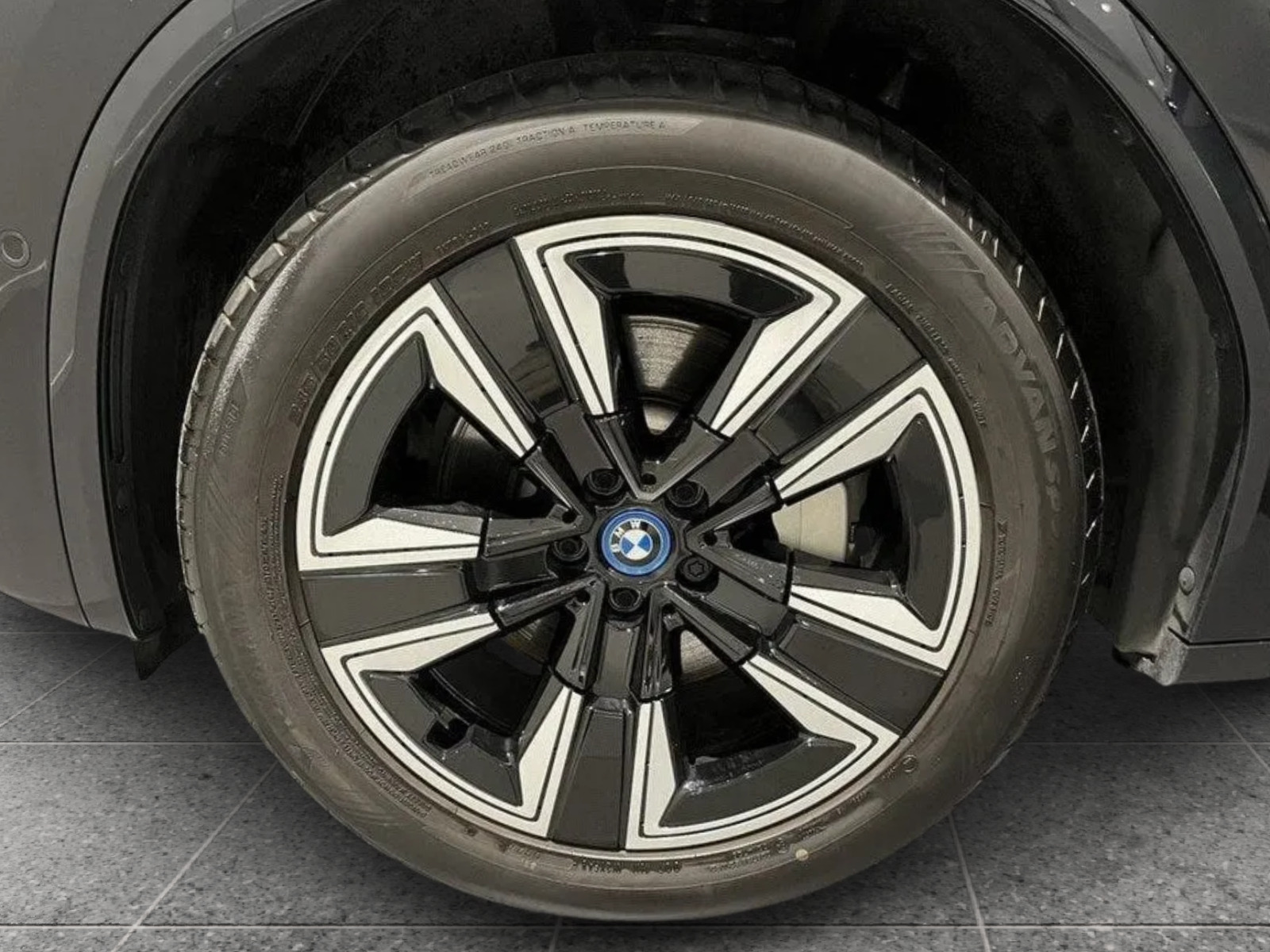 Sort BMW iX3 fra 2024