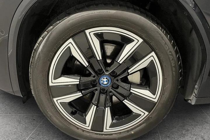 Sort BMW iX3 fra 2024