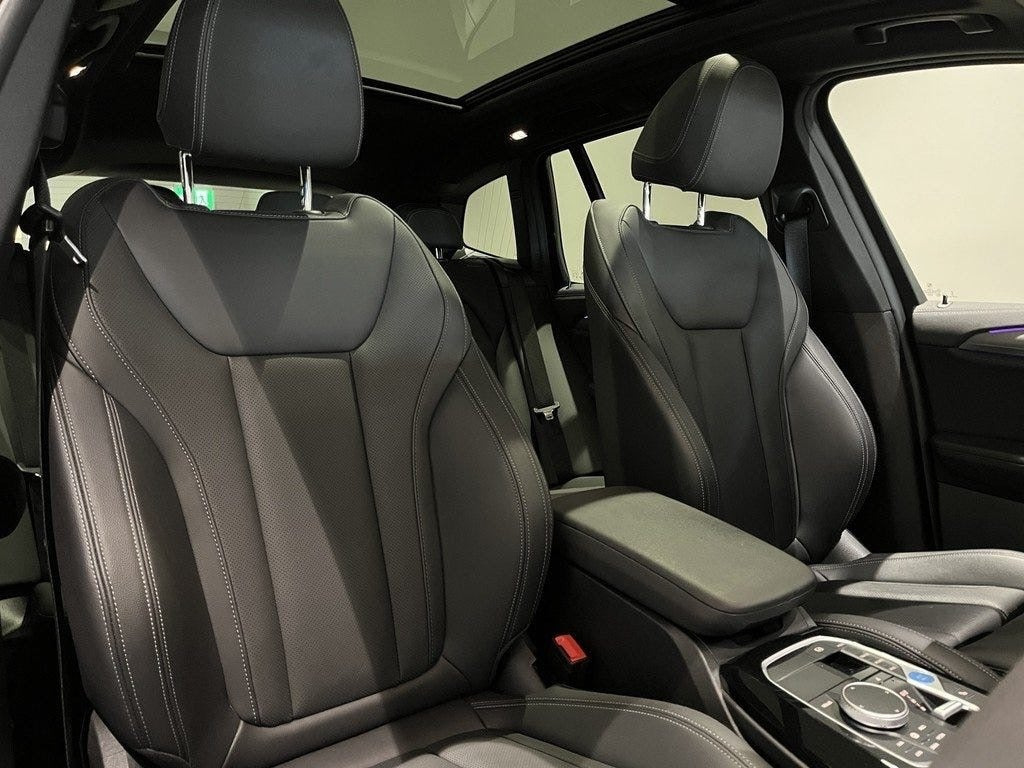 Sort BMW iX3 fra 2024