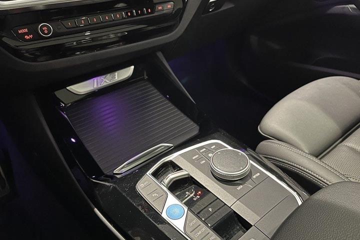 Sort BMW iX3 fra 2024